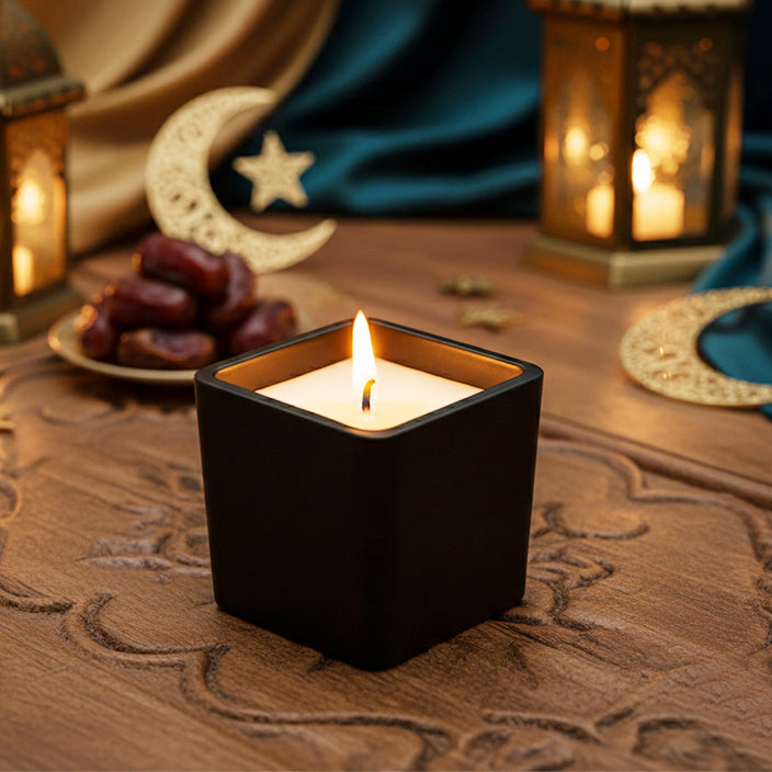 Scented Candle in Square Glass Bottle, Bamboo Lid, Oakmoss & Amber Scent